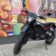 Tinbot ESUM Pro Street vor der Eisdiele